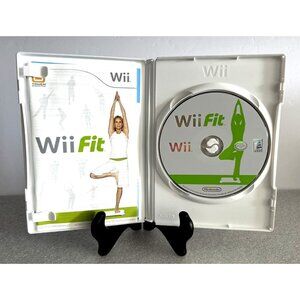 Wii Fit Nintendo Wii 2008 Video Game Complete With Manual Excellent Condition
